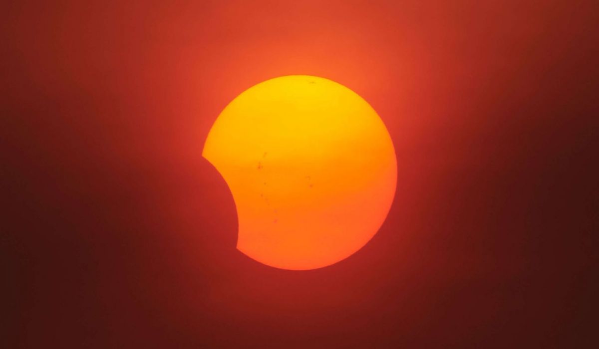 Distribution gratuite de lunettes pour observer l'éclipse solaire